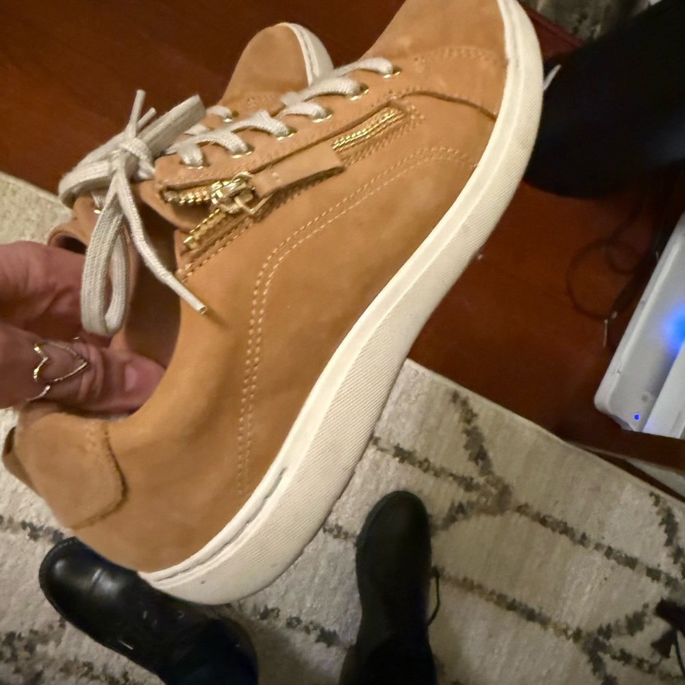 Clark’s Khaki Tan Suede Low-Top Sneaker with Gold Zipper